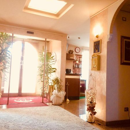 Hotel 2000 Φαμπριάνο Εξωτερικό φωτογραφία